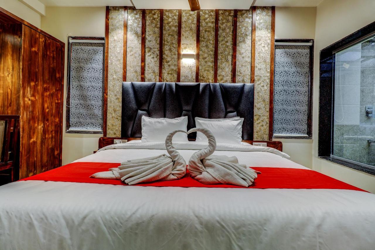 Hotel Apratim Lodging & Boarding Ulhāsnagar Eksteriør bilde